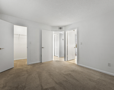 1001 Crystal Way - Photo Thumbnail 7