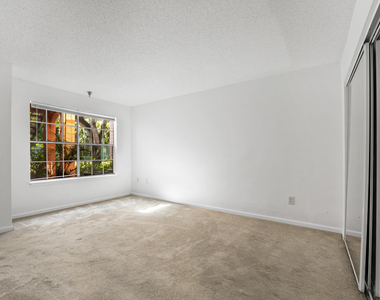 1001 Crystal Way - Photo Thumbnail 15