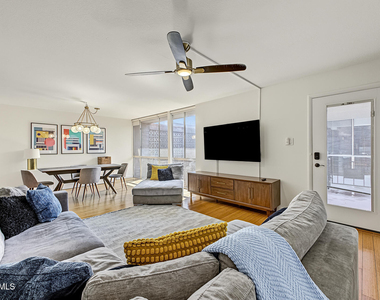 1225 E Medlock Drive - Photo Thumbnail 5