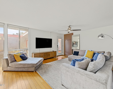 1225 E Medlock Drive - Photo Thumbnail 7