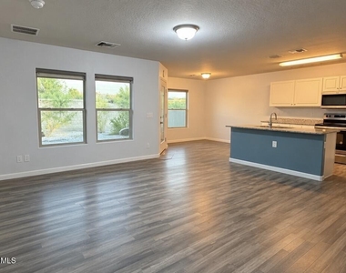80 W Monte Cristo Drive - Photo Thumbnail 5
