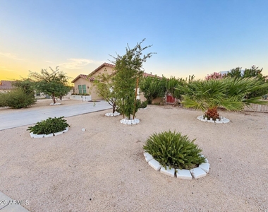80 W Monte Cristo Drive - Photo Thumbnail 14