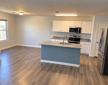 80 W Monte Cristo Drive - Photo Thumbnail 3