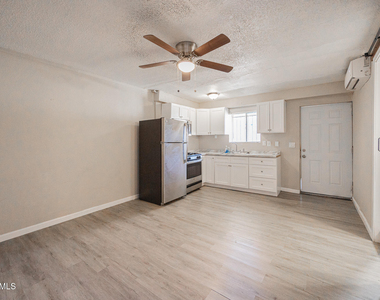 7153 N 62nd Avenue - Photo Thumbnail 7