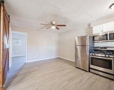 7153 N 62nd Avenue - Photo Thumbnail 3
