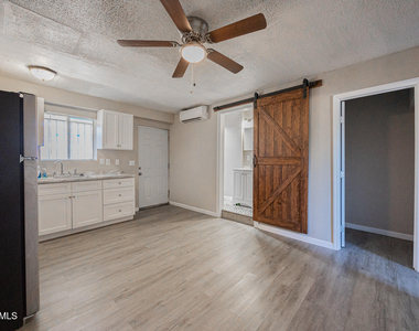 7153 N 62nd Avenue - Photo Thumbnail 6