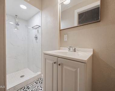 7153 N 62nd Avenue - Photo Thumbnail 12