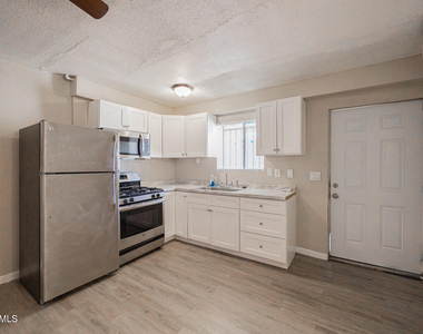 7153 N 62nd Avenue - Photo Thumbnail 4