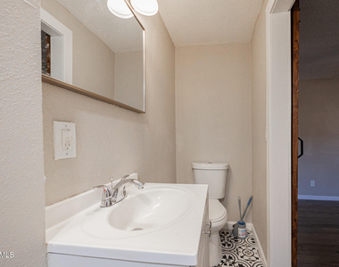 7153 N 62nd Avenue - Photo Thumbnail 13
