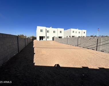 833 W Dobbins Road - Photo Thumbnail 15