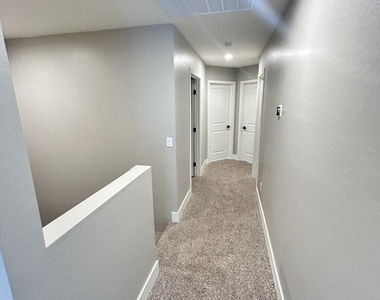 833 W Dobbins Road - Photo Thumbnail 8