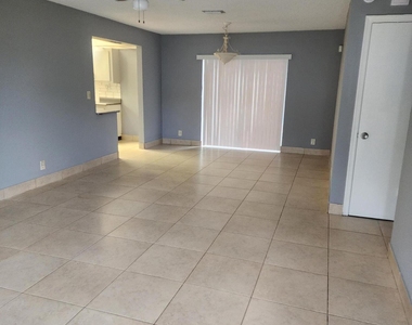 316 Sw 80th Avenue - Photo Thumbnail 3