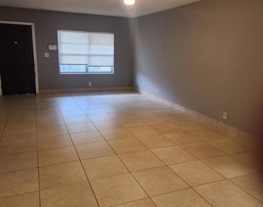 316 Sw 80th Avenue - Photo Thumbnail 2
