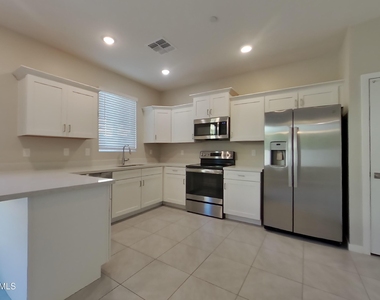 4536 E Grandview Street - Photo Thumbnail 3