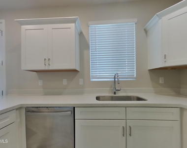 4536 E Grandview Street - Photo Thumbnail 5