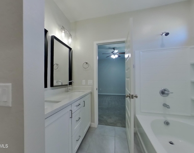 4536 E Grandview Street - Photo Thumbnail 8