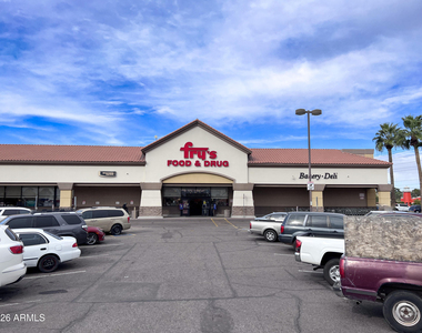 425 E Marco Polo Road - Photo Thumbnail 35