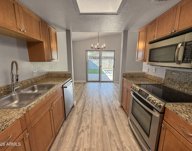 425 E Marco Polo Road - Photo Thumbnail 24