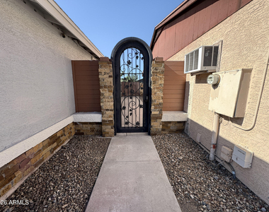 425 E Marco Polo Road - Photo Thumbnail 4