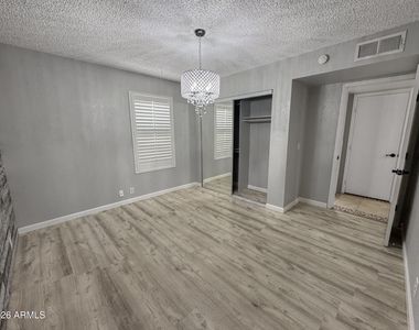 425 E Marco Polo Road - Photo Thumbnail 14