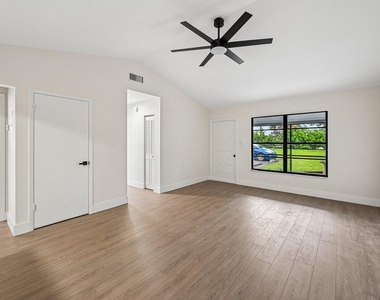 9095 Se Hobe Ridge Avenue - Photo Thumbnail 6
