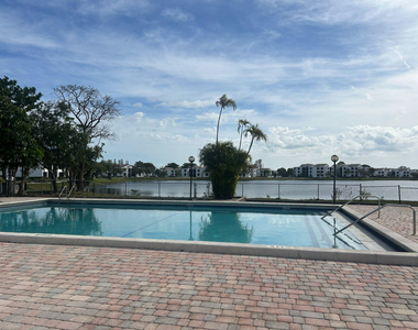 216 Lake Pointe Drive - Photo Thumbnail 22
