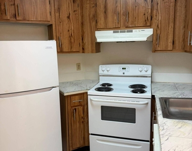 216 Lake Pointe Drive - Photo Thumbnail 1