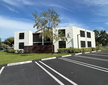 216 Lake Pointe Drive - Photo Thumbnail 15