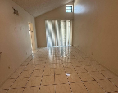 216 Lake Pointe Drive - Photo Thumbnail 5