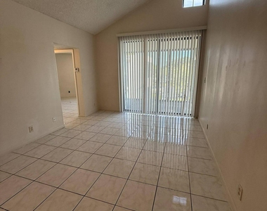 216 Lake Pointe Drive - Photo Thumbnail 4