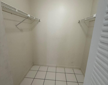 216 Lake Pointe Drive - Photo Thumbnail 10