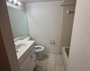 216 Lake Pointe Drive - Photo Thumbnail 11
