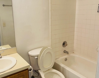 1130 Lake Shore Drive - Photo Thumbnail 13