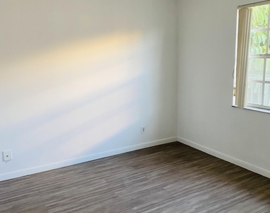 1130 Lake Shore Drive - Photo Thumbnail 10