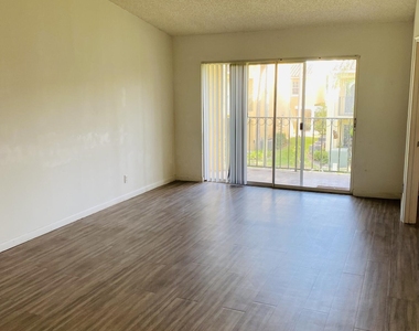 1130 Lake Shore Drive - Photo Thumbnail 4