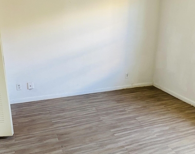 1130 Lake Shore Drive - Photo Thumbnail 7