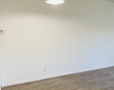 1130 Lake Shore Drive - Photo Thumbnail 12