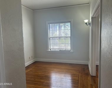 902 E Palm Lane - Photo Thumbnail 8