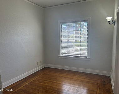 902 E Palm Lane - Photo Thumbnail 9