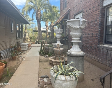 902 E Palm Lane - Photo Thumbnail 3