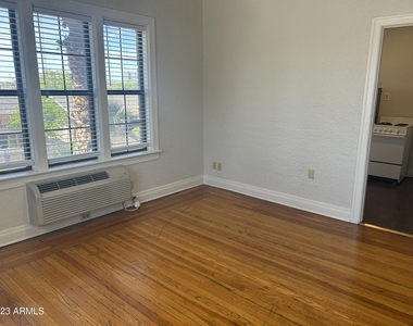 902 E Palm Lane - Photo Thumbnail 16