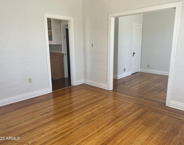 902 E Palm Lane - Photo Thumbnail 17