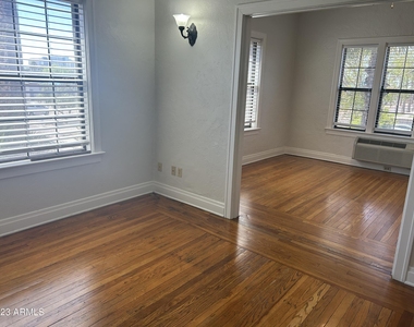 902 E Palm Lane - Photo Thumbnail 10