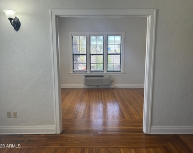 902 E Palm Lane - Photo Thumbnail 14