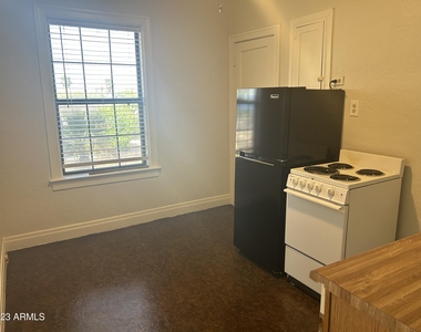 902 E Palm Lane - Photo Thumbnail 20