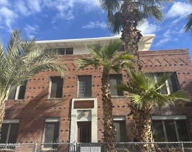 902 E Palm Lane - Photo Thumbnail 1
