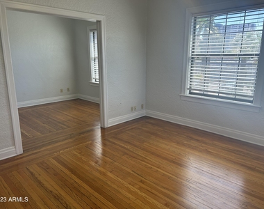 902 E Palm Lane - Photo Thumbnail 18