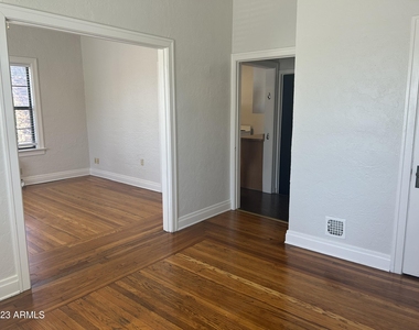 902 E Palm Lane - Photo Thumbnail 11
