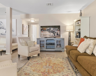 13477 Fountain View Boulevard - Photo Thumbnail 5