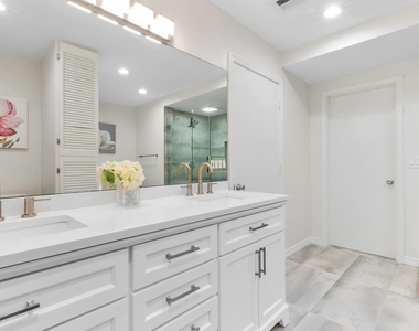 13477 Fountain View Boulevard - Photo Thumbnail 13